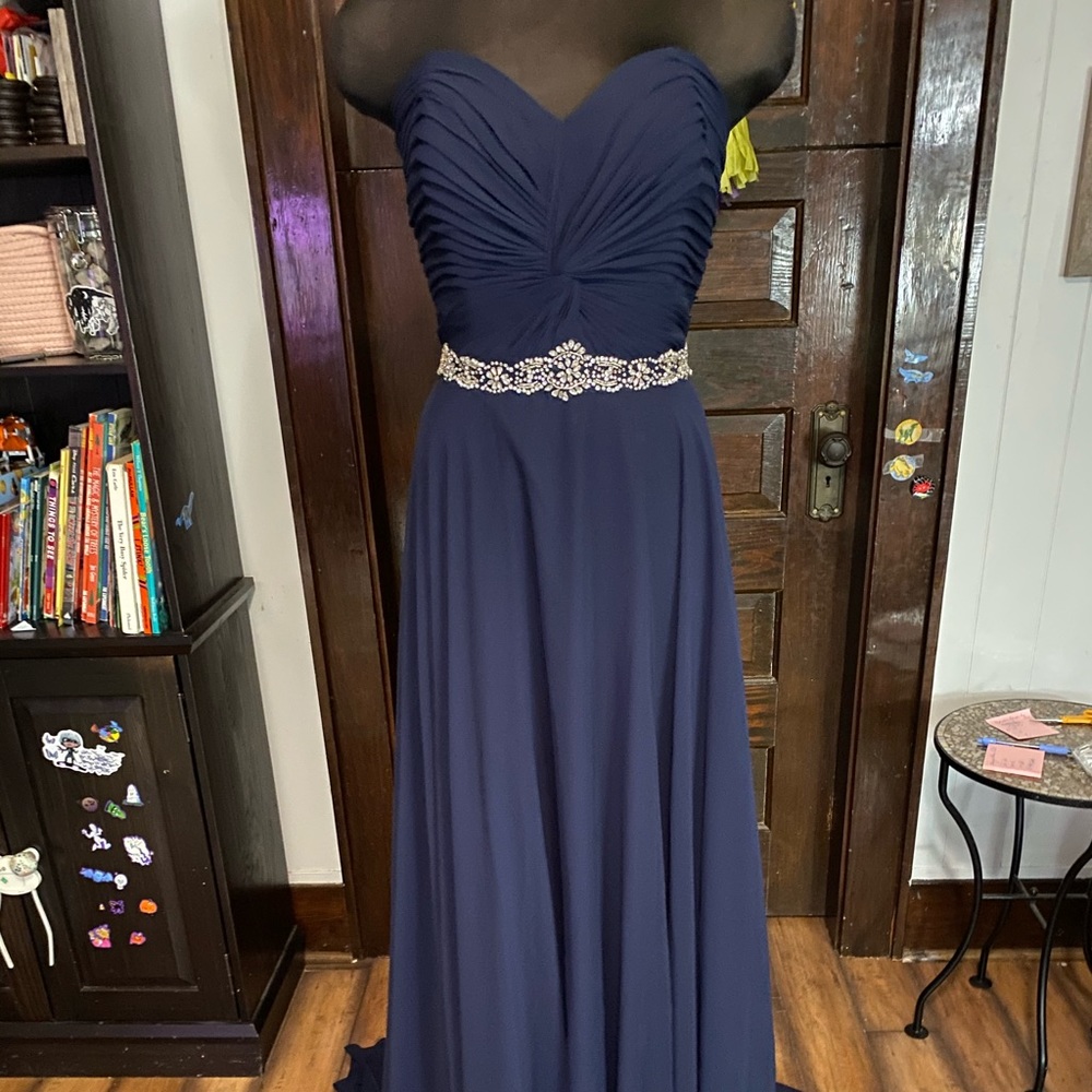 Alfred Angelo 9040. Size 12  NWT